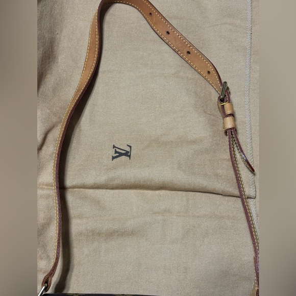 LOUIS VUITTON Musette Salsa shoulder bag - Picture 8 of 15